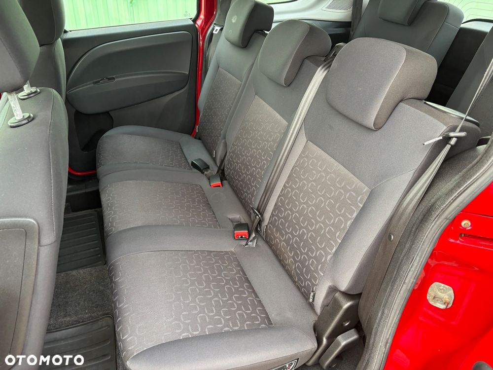 Fiat Doblo 1.4 16V Emotion - 13