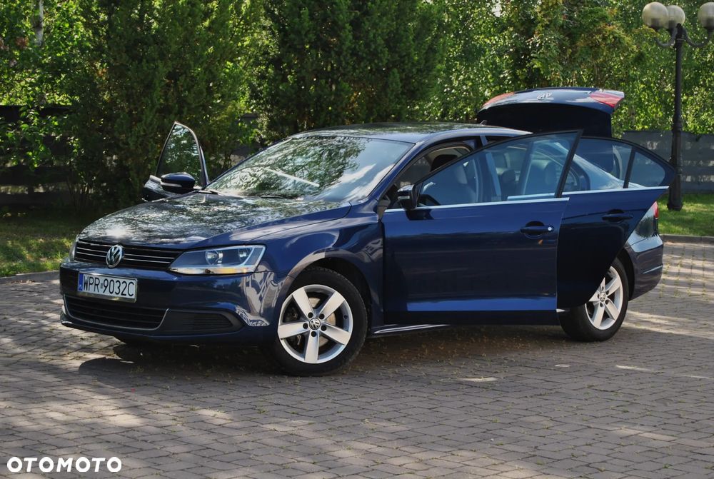 Volkswagen Jetta 2.0 TDI Match - 18