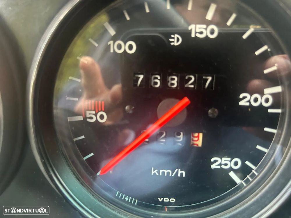 Porsche 911 Série F - 21