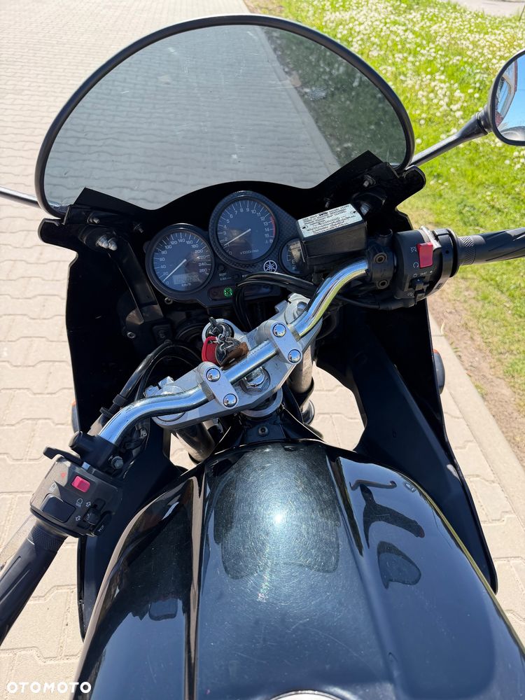 Yamaha FZS - 6