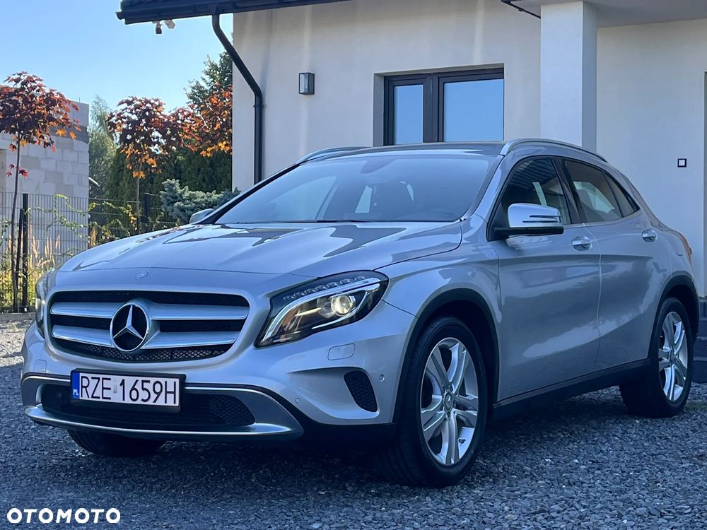 Mercedes-Benz GLA 180 - 4