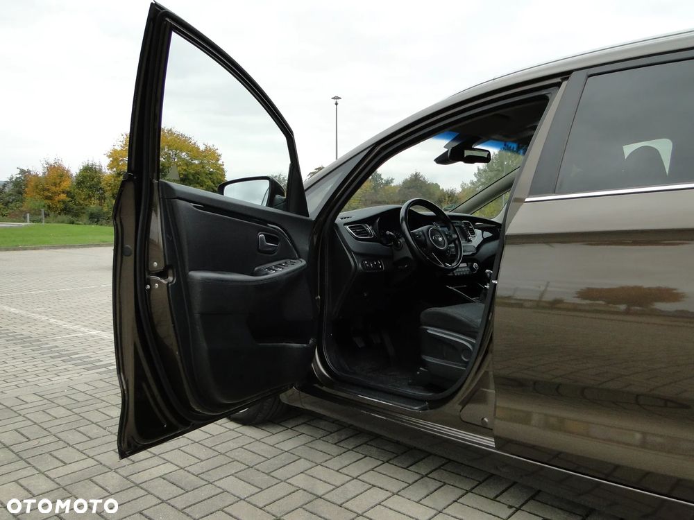 Kia Carens - 16