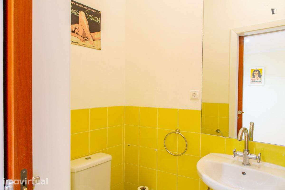 Quarto - localizado em São Sebastião Lisbon - Grande imagem: 3/34