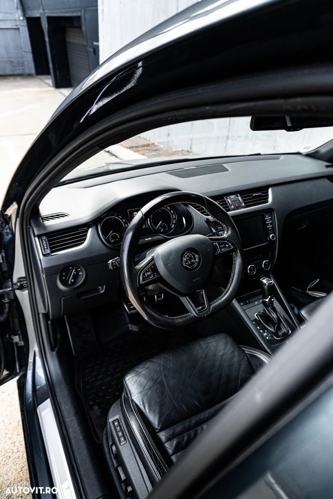 Skoda Octavia Combi 2.0 TDI DSG RS - 14