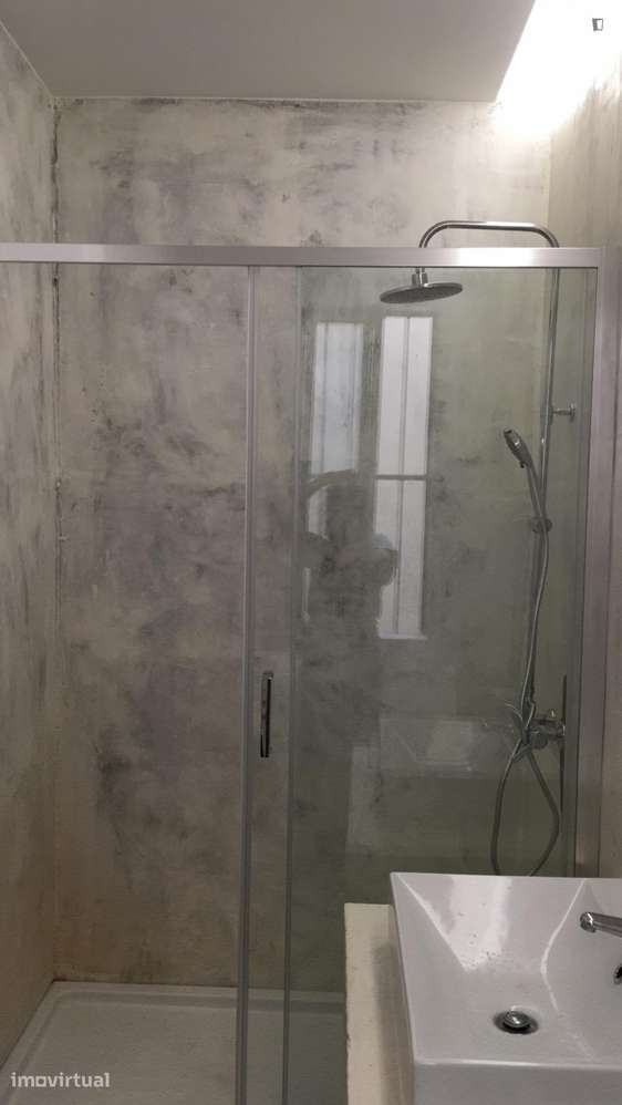 Quarto - localizado em Penha Lisbon - Grande imagem: 4/12