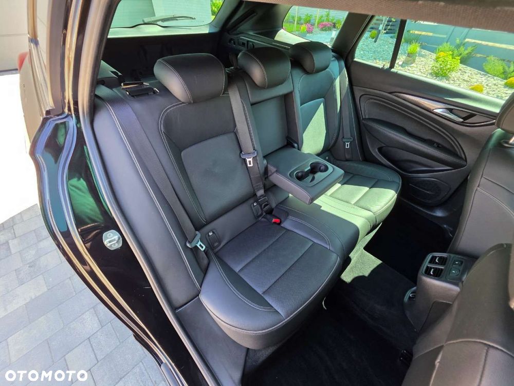 Opel Insignia - 25
