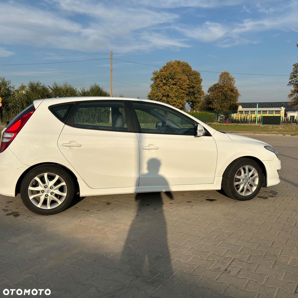 Hyundai I30 2010 photo 2