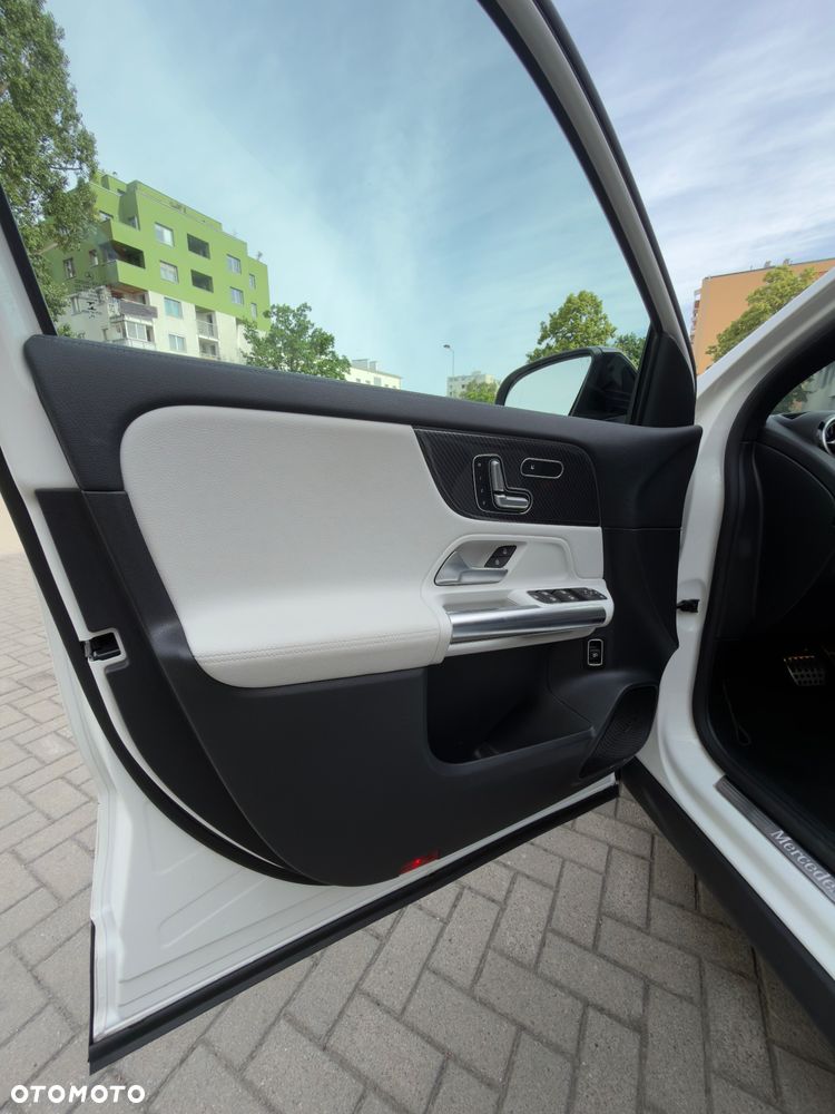 Mercedes-Benz GLA 200 AMG Line - 17