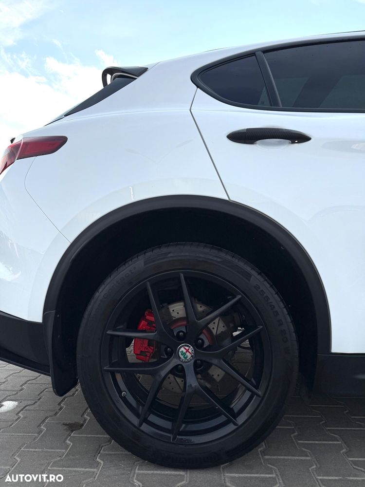 Alfa Romeo Stelvio 2.0 Turbo AWD AT8 Veloce - 9