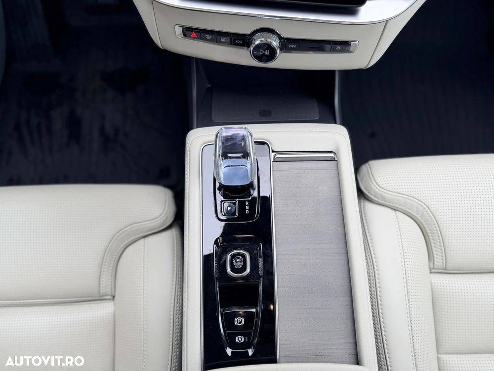 Volvo XC 90 T8 AWD PHEV Ultra Dark - 12