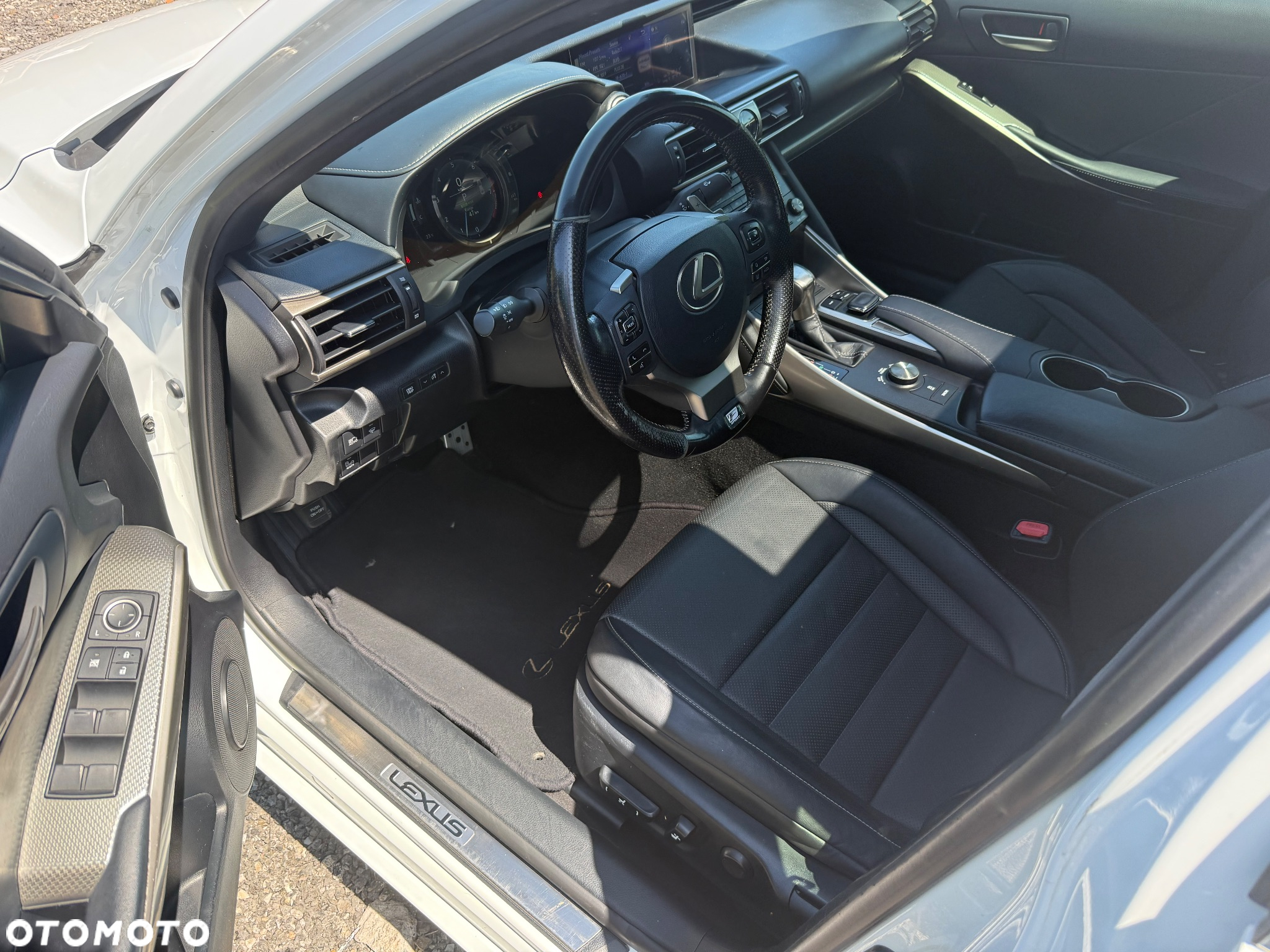 Lexus IS 200t / 300 F Sport - 10