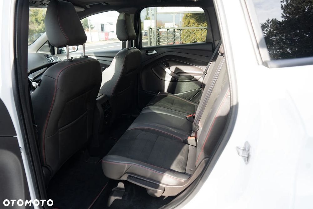 Ford Kuga 1.5 EcoBoost 2x4 ST-Line - 16