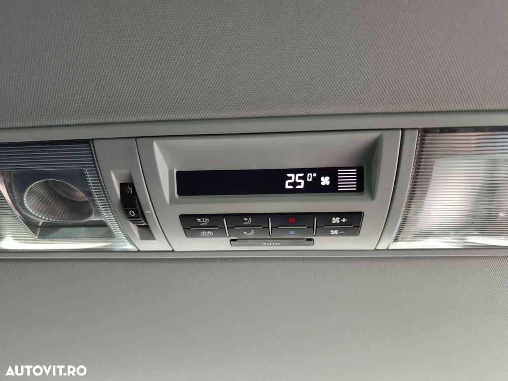 Volkswagen Caravelle - 23