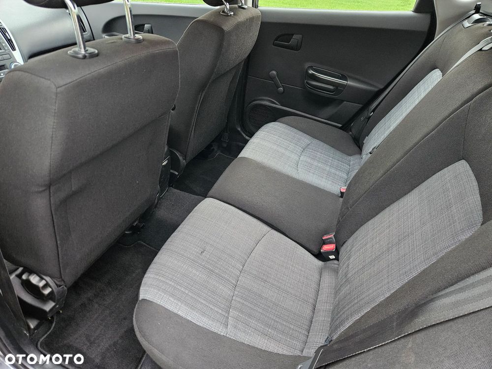 Kia Ceed 1.4 L - 12