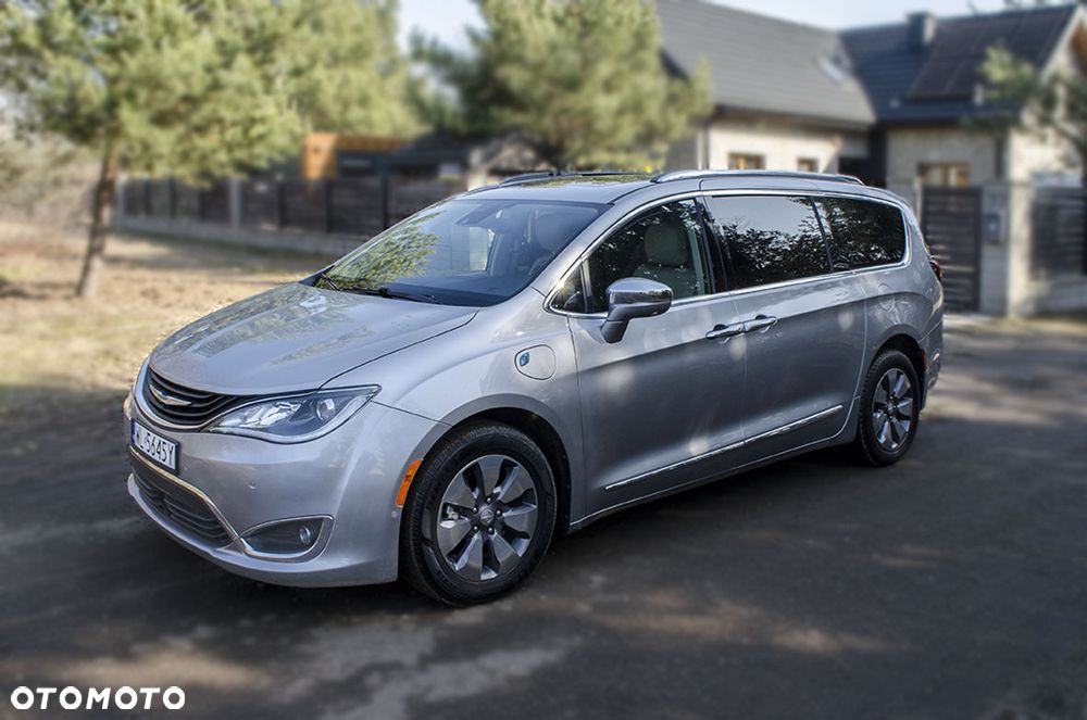 Chrysler Pacifica - 1