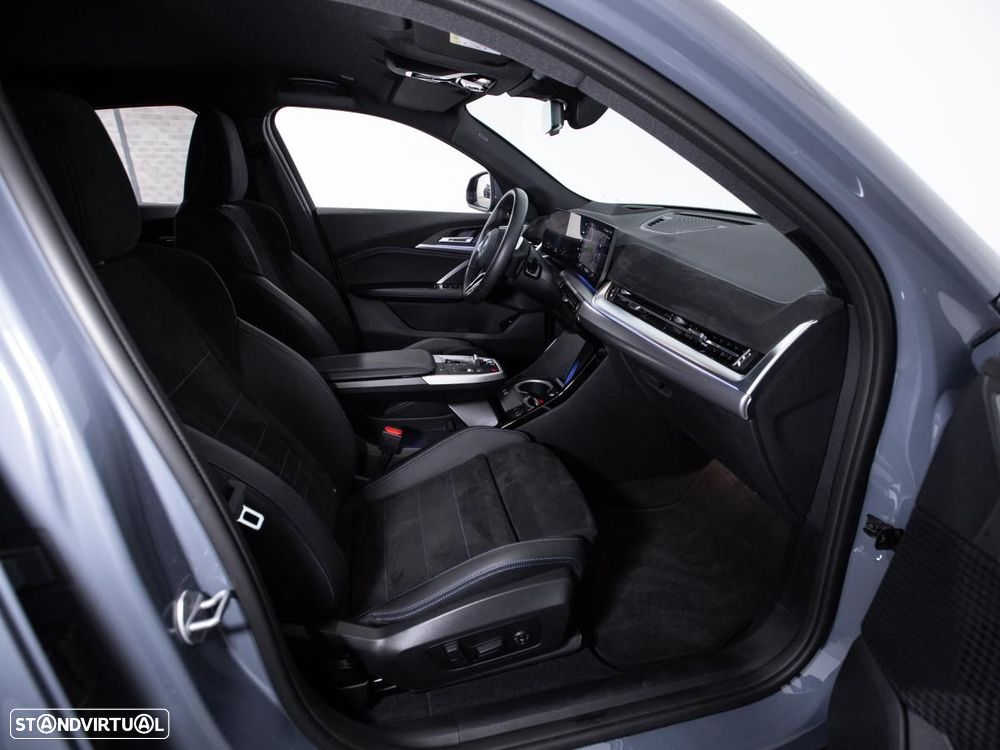 BMW iX2 eDrive20 Pack Desportivo M - 10