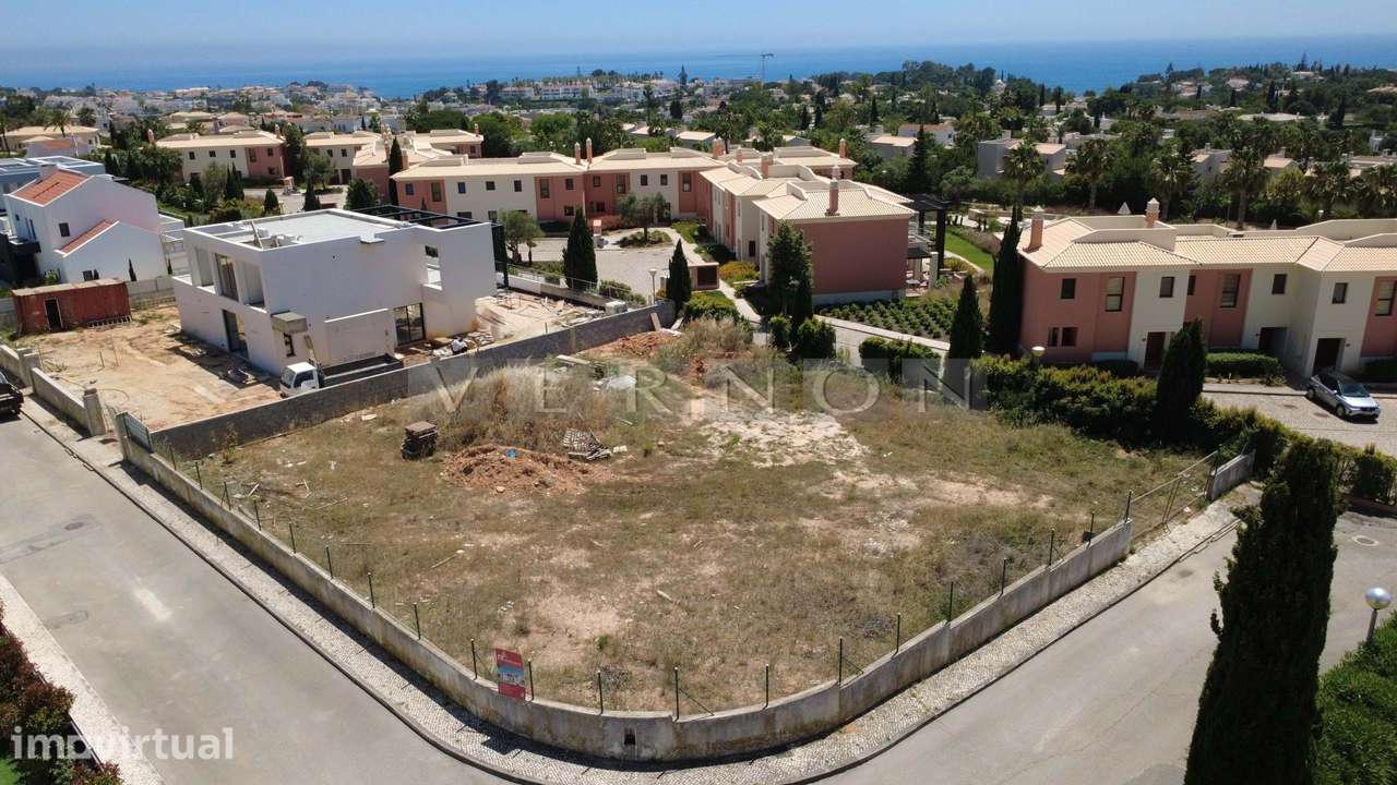 Terreno Urbano com Projeto Aprovado para Moradia T4 com Piscina no Mat - Grande imagem: 5/11