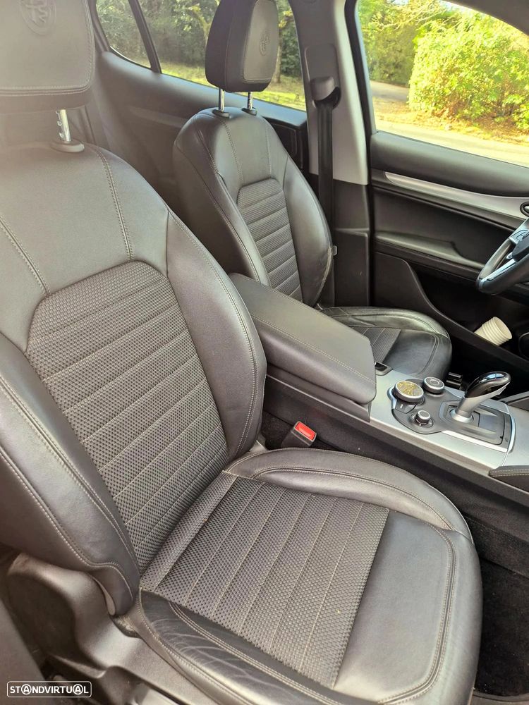 Alfa Romeo Stelvio - 12