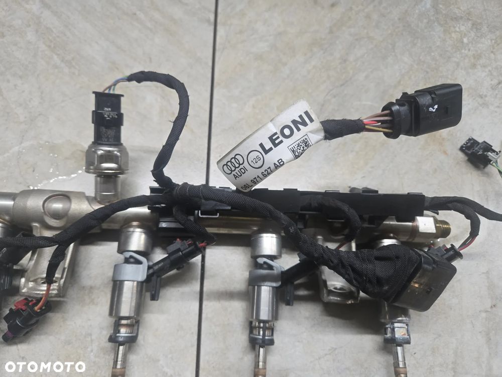 AUDI A4 B9 2.0 TFSI LISTWA WTRYSKOWA Z WTRYSKAMI - 4