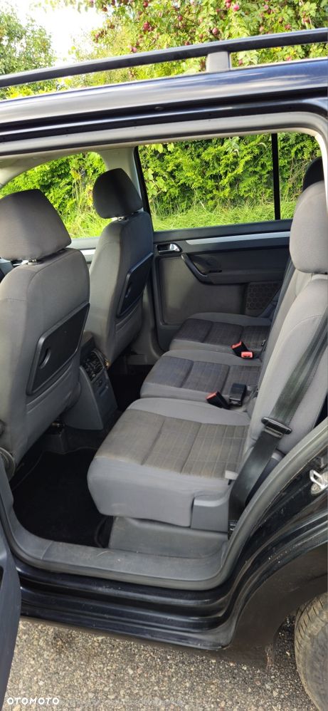 Volkswagen Touran - 6