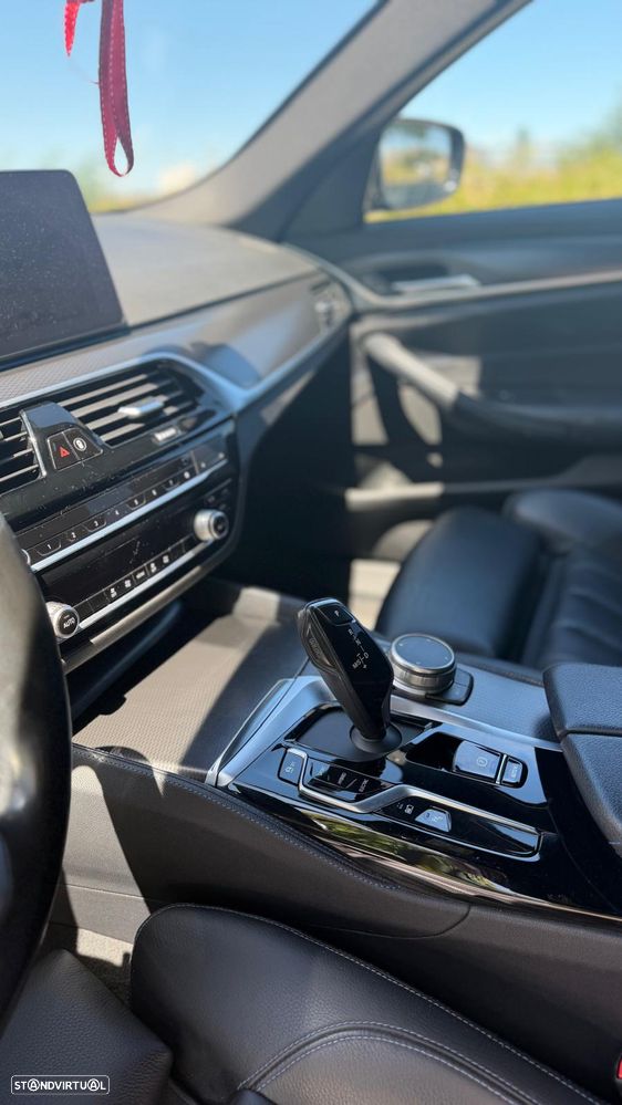 BMW 530 e Pack Desportivo M - 11