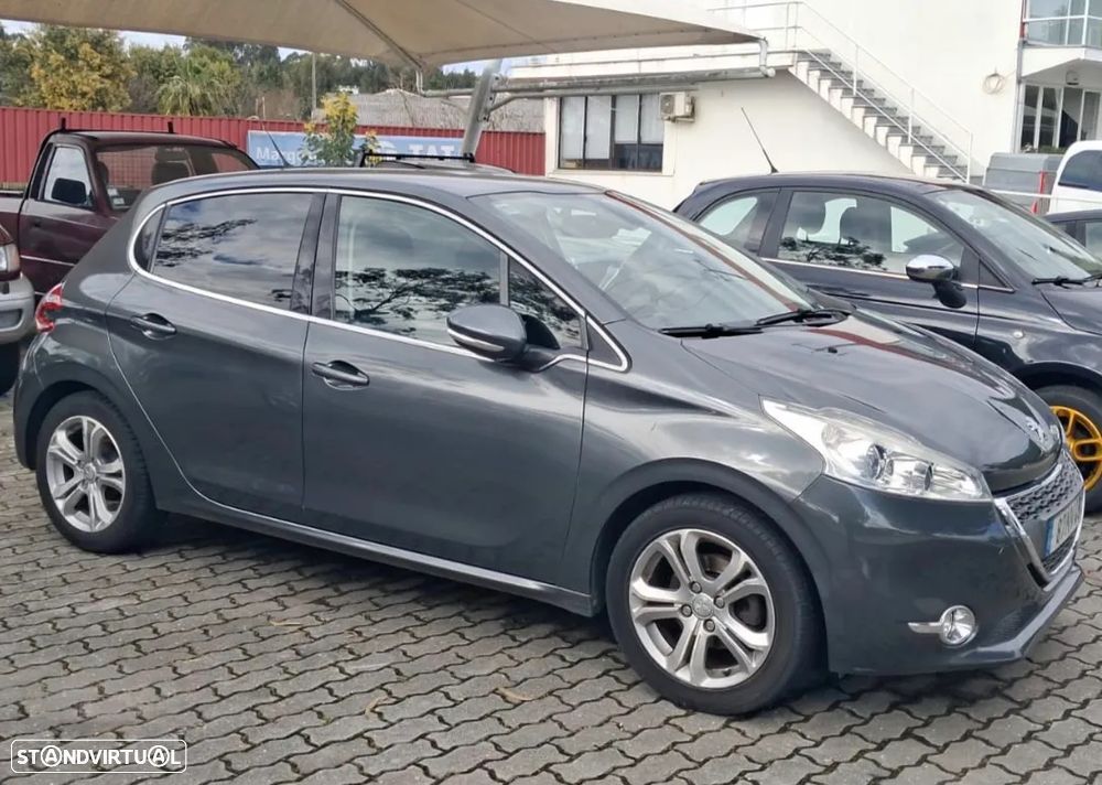 Peugeot 208 1.2 VTi Allure - 1