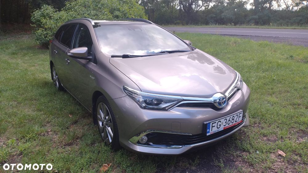 Toyota Auris 1.8 HSD Luna - 1