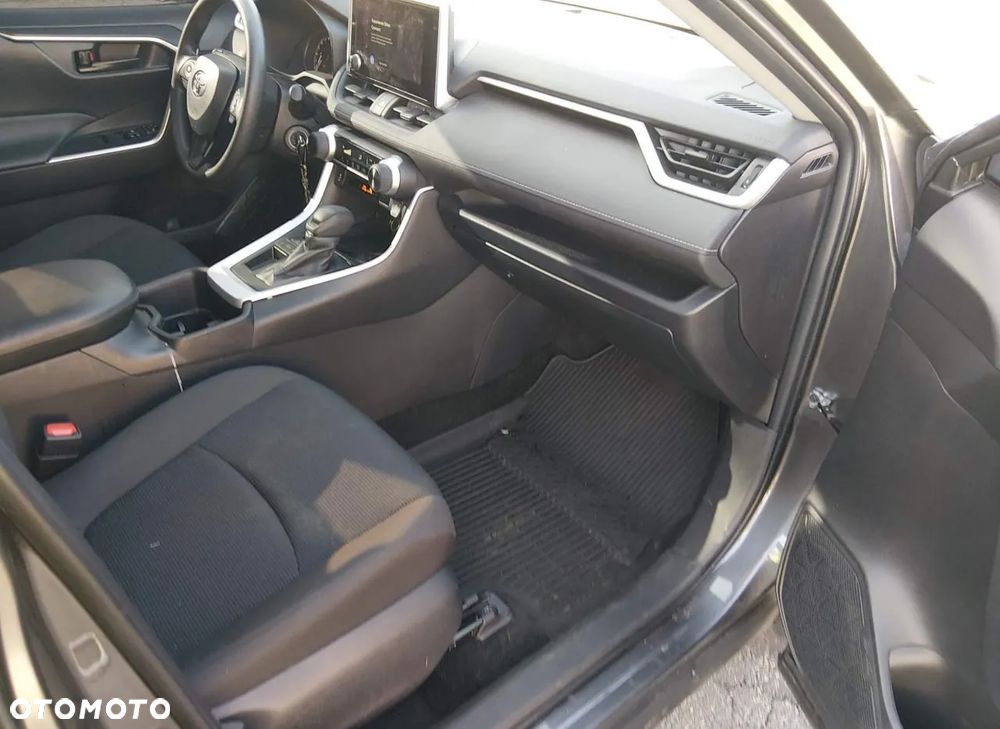 Toyota RAV4 - 7