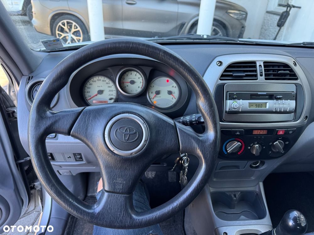 Toyota RAV4 - 8