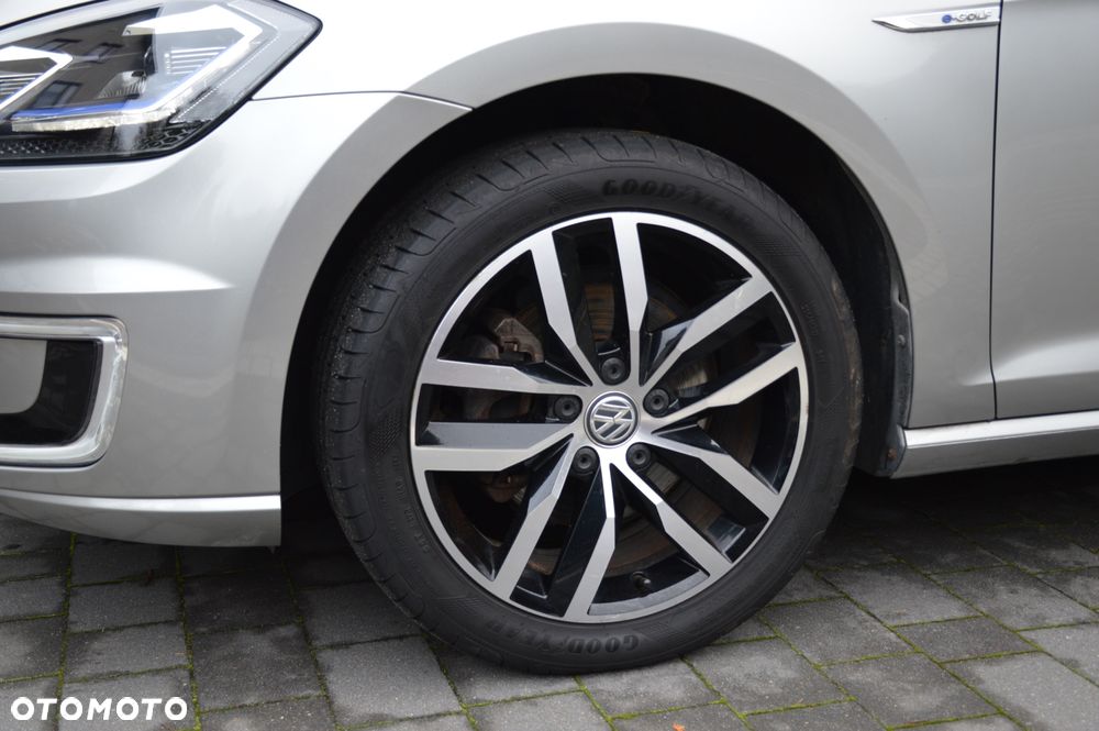 Volkswagen Golf - 36