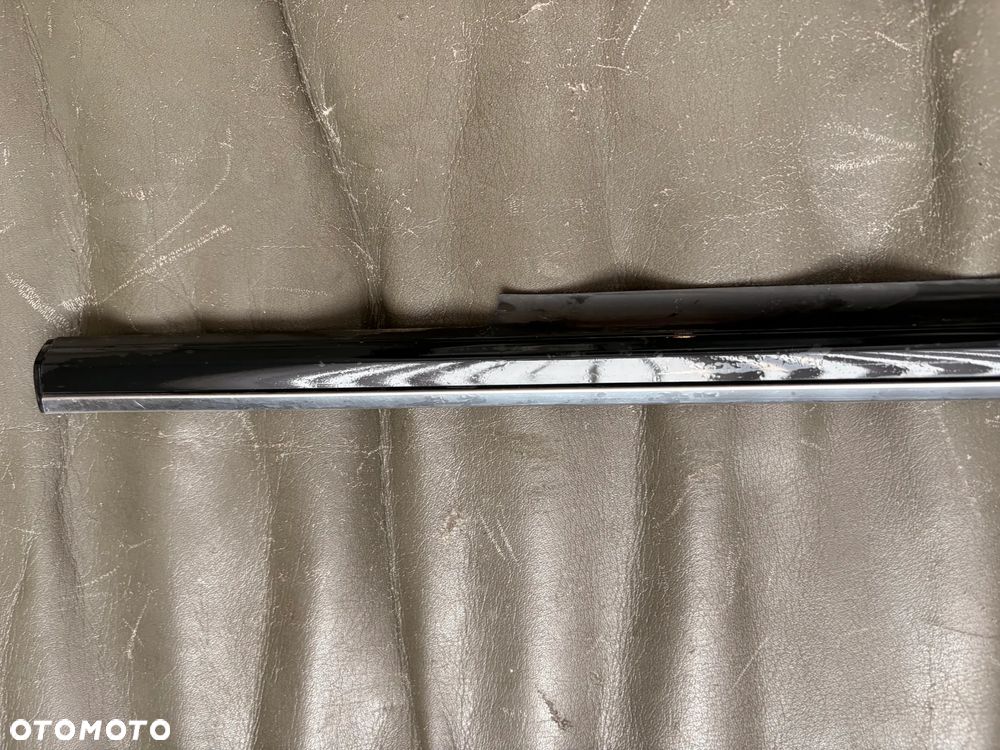 MERCEDES B-KLASA W245 Listwa szyna chrom szyby tył prawa OE A1697351665 - 3