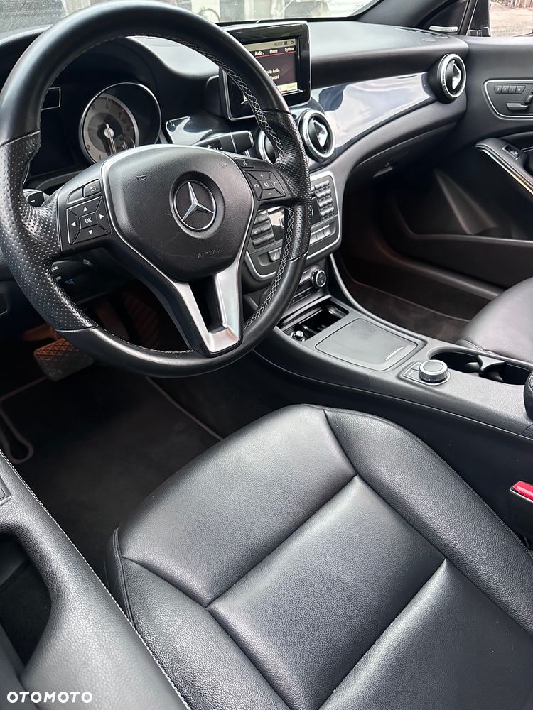 Mercedes-Benz CLA 250 4Matic 7G-DCT AMG Line - 15