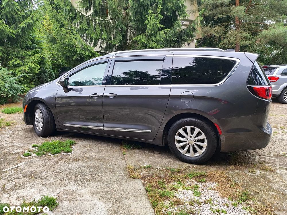 Chrysler Pacifica - 5
