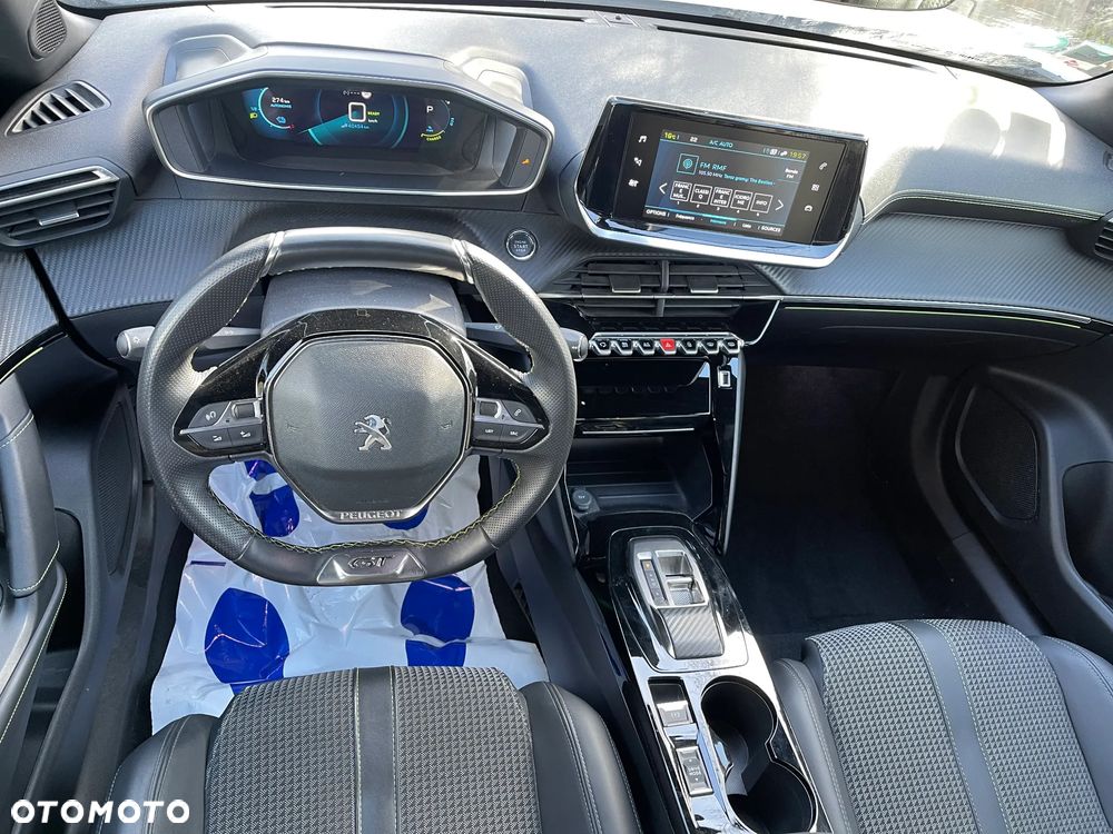 Peugeot 2008 50kWh GT - 10