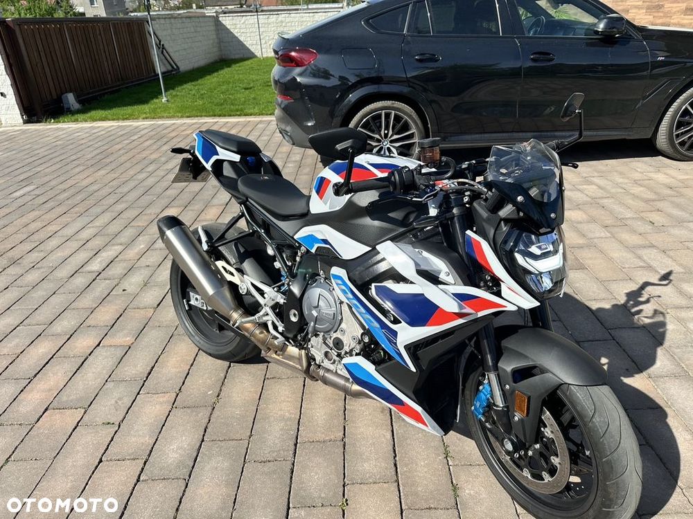BMW S - 1