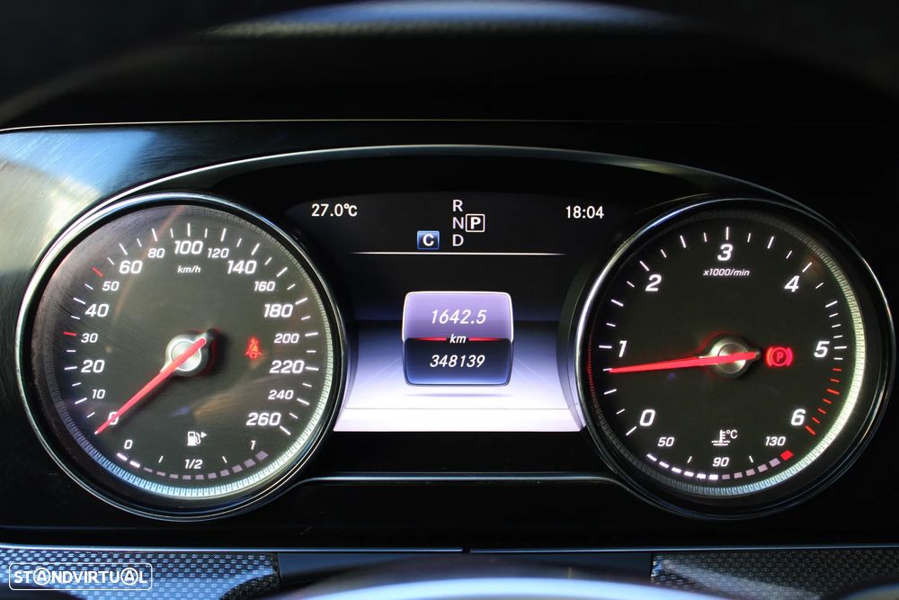 Mercedes-Benz E 220 d 4Matic 9G-TRONIC AMG Line - 35