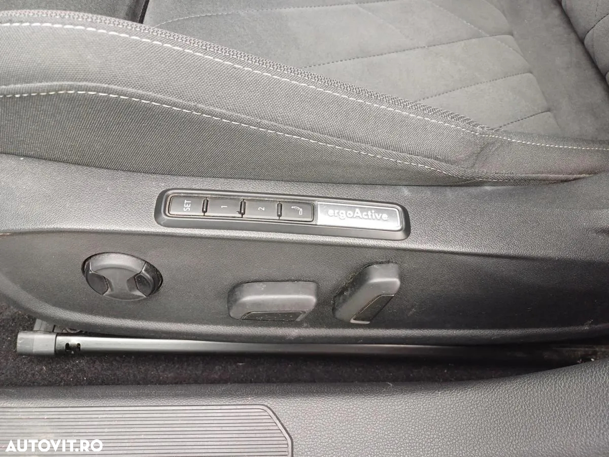 Volkswagen Golf 1.5 eTSI OPF DSG Style - 19