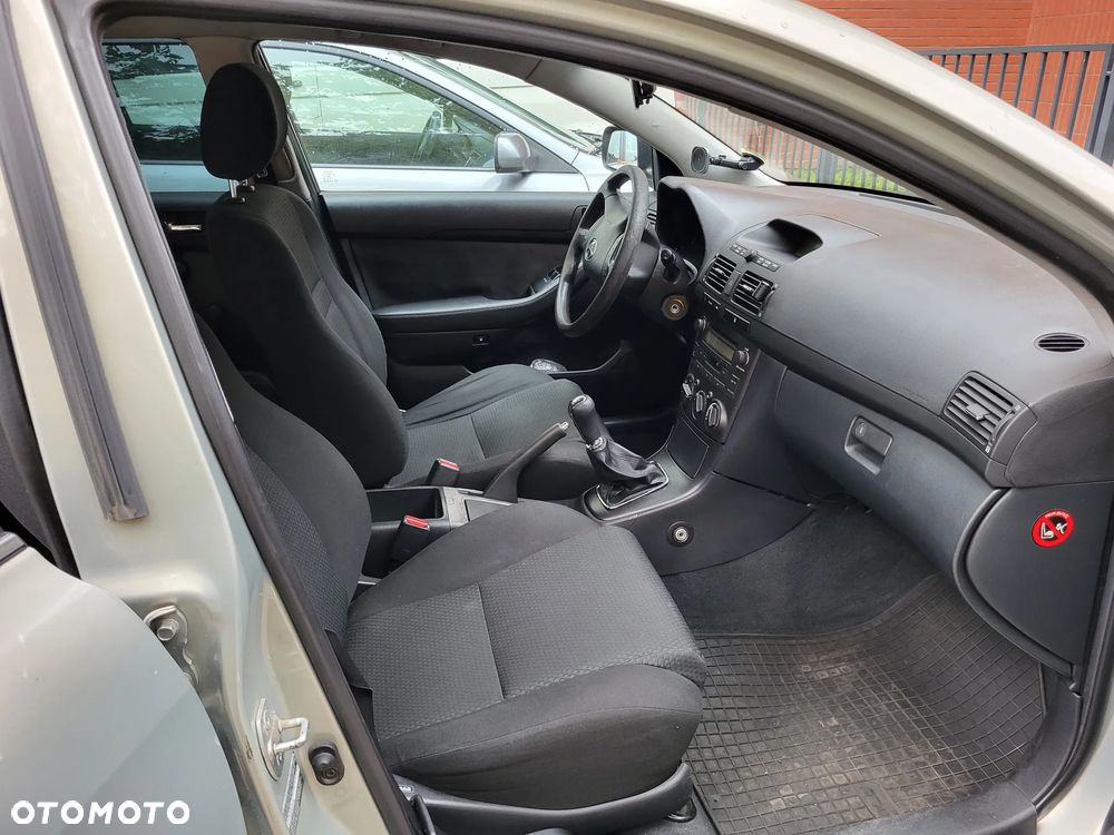 Toyota Avensis 1.6 VVT-i Luna - 10