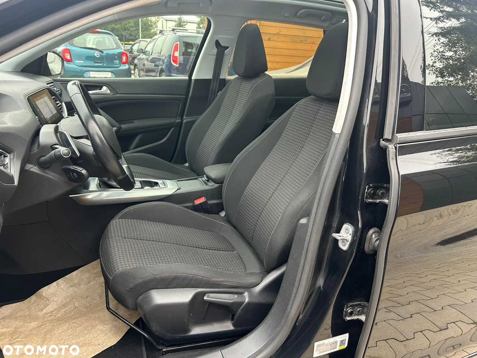 Peugeot 308 1.5 BlueHDi Allure S&S EAT6 - 18