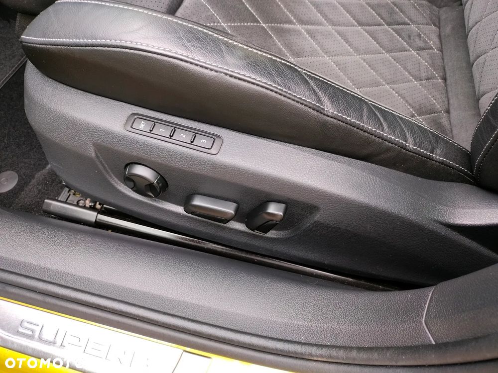 Skoda Superb 2.0 TDI SCR 4x4 Sportline DSG - 12