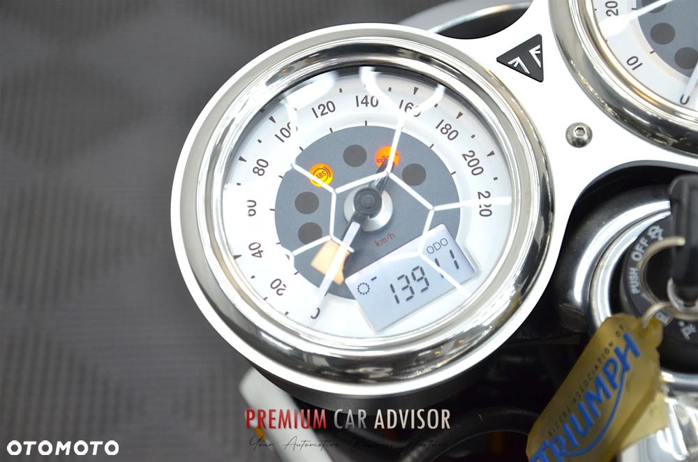 Triumph Thruxton - 15