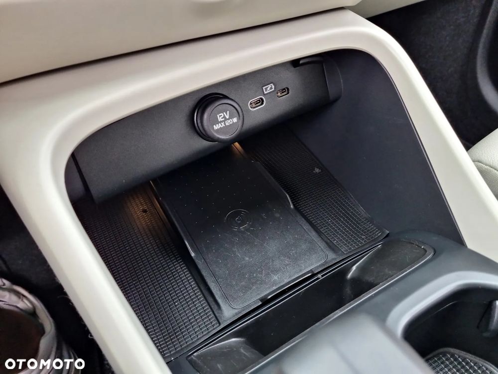Volvo XC 40 B3 B DKG Ultra Black Edition - 34