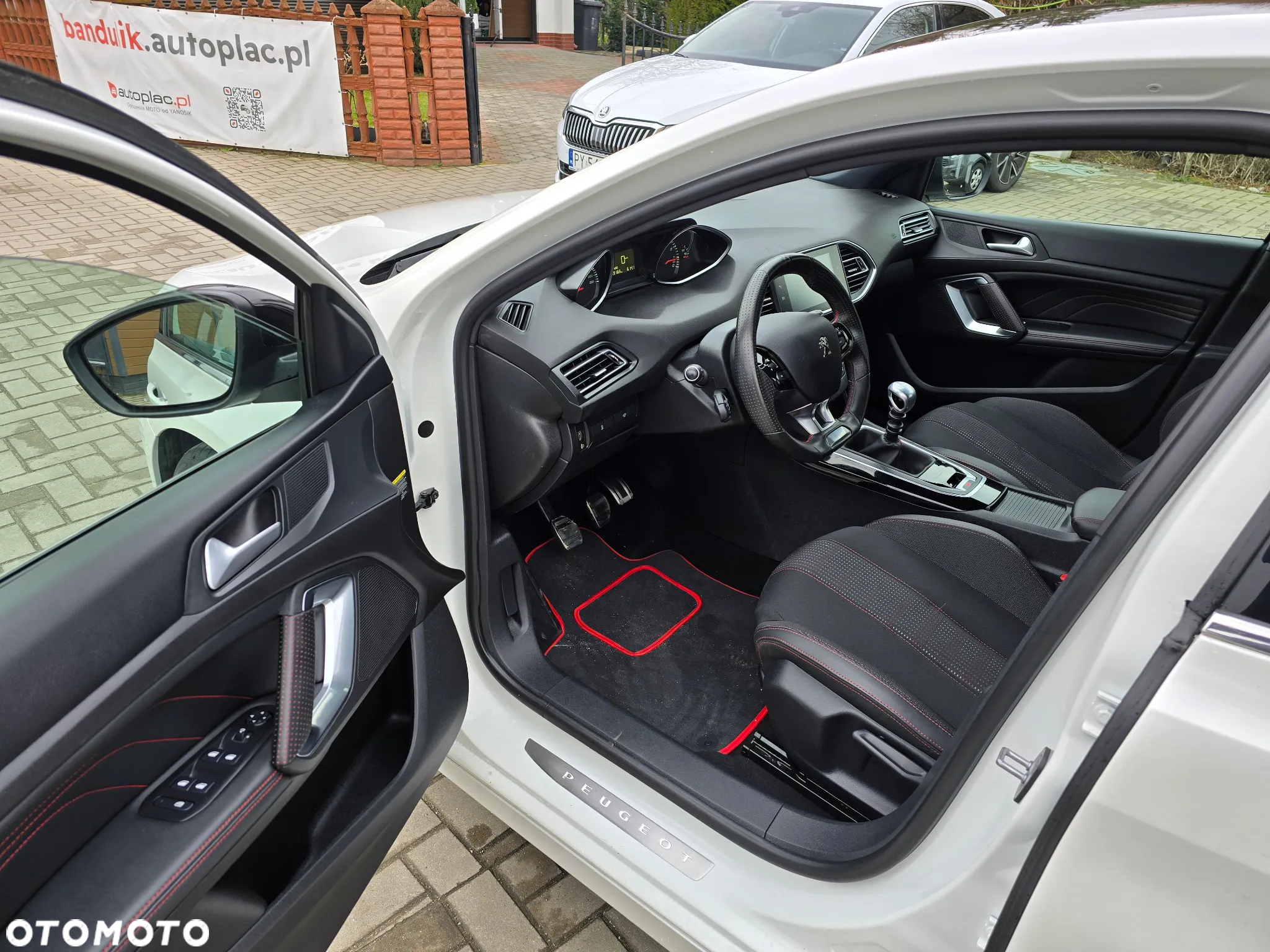 Peugeot 308 - 8