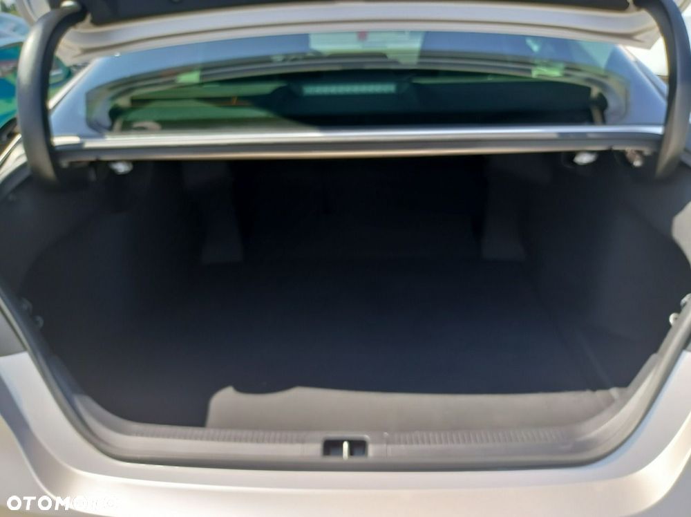 Toyota Camry 2.5 Hybrid Comfort CVT - 37