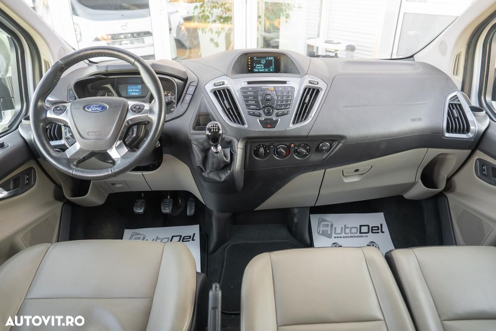 Ford Tourneo Custom - 12