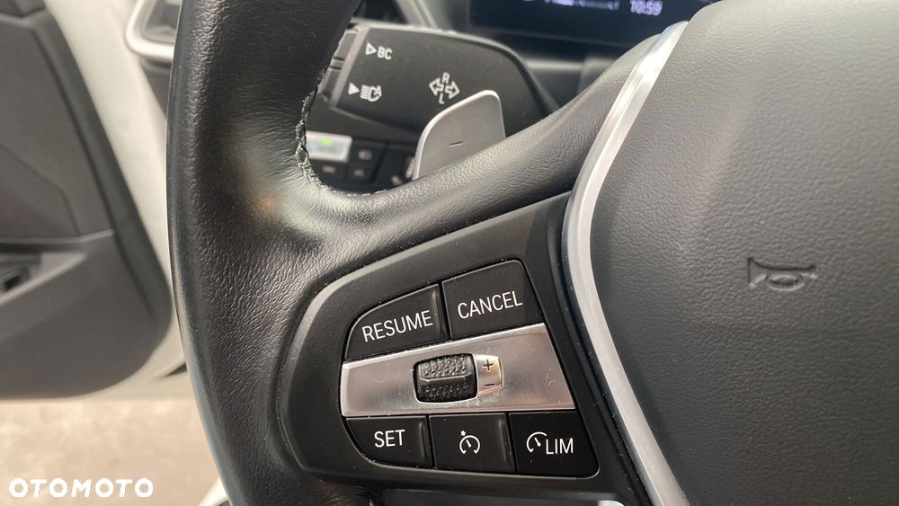 BMW Seria 3 318d mHEV - 22
