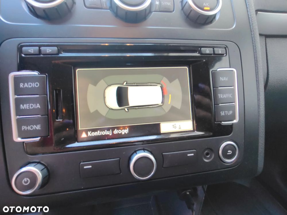 Volkswagen Touran 1.6 TDI DPF BlueMot Comfortline - 6