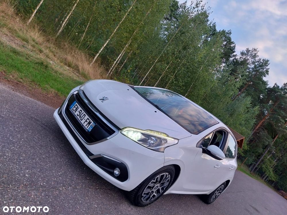 Peugeot 208 - 23