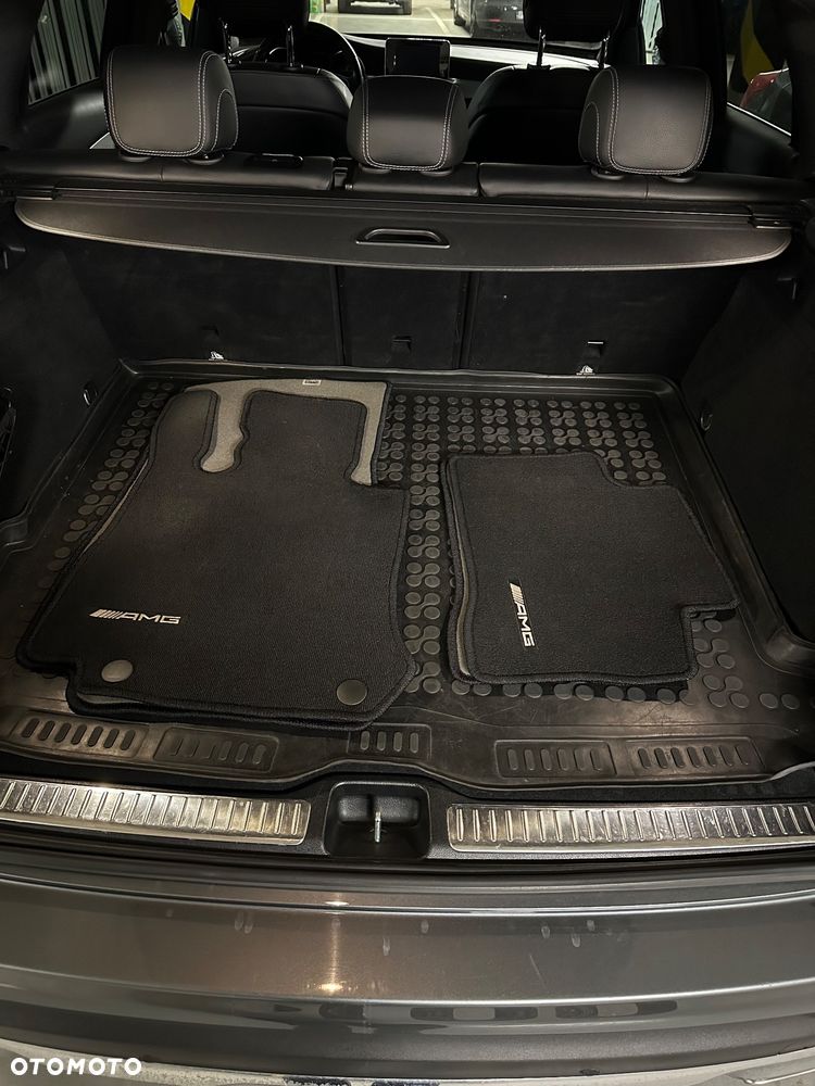 Mercedes-Benz GLC 250 4Matic 9G-TRONIC AMG Line - 11