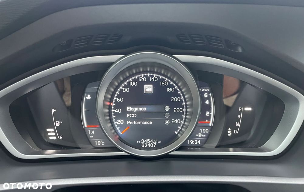 Volvo V40 T2 Geartronic Summum - 18